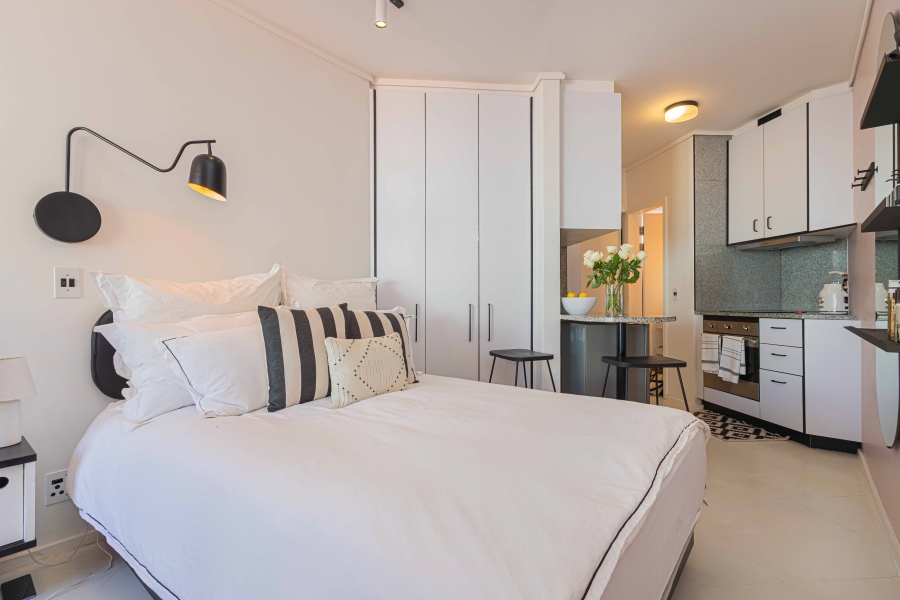 1 Bedroom Property for Sale in Sea Point Western Cape